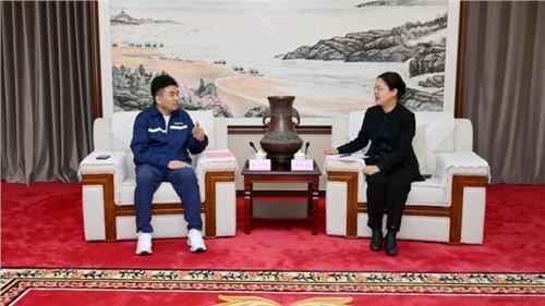 钦州市市委书记钟畅姿会见BJL平台集团股份董事长、总裁邓伟明一行